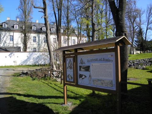 Spálené Poříčí – křižovatka pohádek