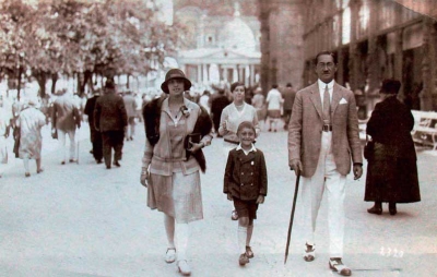 Little Felda (6 years) with his parents in spa Marienbad