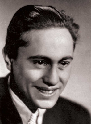 Felix (19 years), fresh graduate,
several days before transport to Terezin