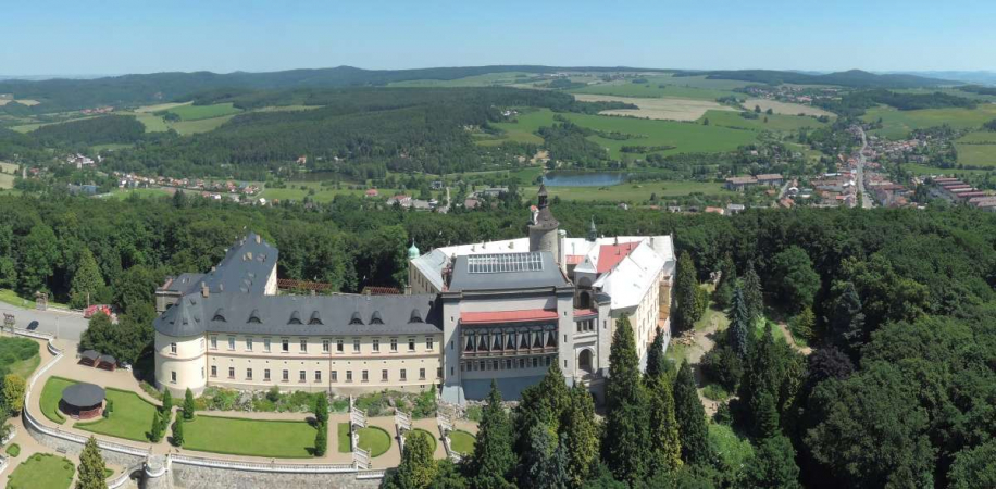 Visit the town of Zbiroh