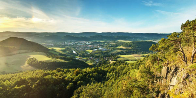 Widok na miasto ze skał Rašovockých