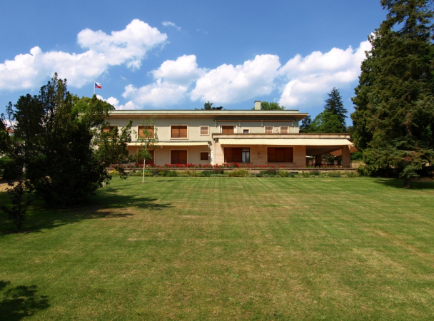 Do vily Stiassni za moderní architekturou