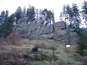 Čertovy skály, Kopce a Hradisko