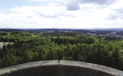 Pohled z rozhledny na vrchu Háj