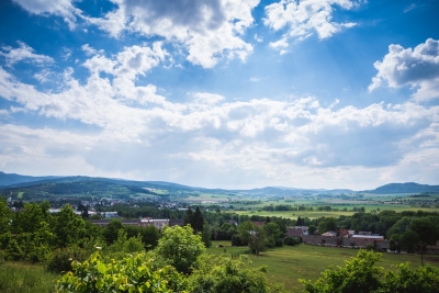 Výhled na Nýrsko od poutní kaple Nejsvětější Trojice nad Bystřicí