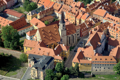 Luftansicht über das Areal des Franziskanerklosters von Süden