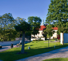 Kladenský zámek a jeho zámecká zahrada v létě 2019