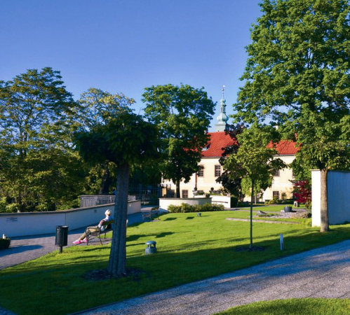 Kladenský zámek a jeho zámecká zahrada v létě 2019