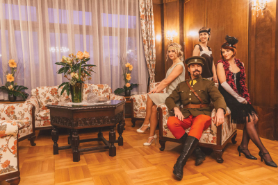 Představení „Partie červeného dragouna“ ve velkém salonu