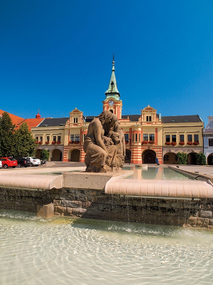 Kašna se sousoším Vinobraní, náměstí Míru