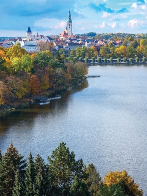 Věže Staré radnice a kostela Proměnění Páně na hoře Tábor