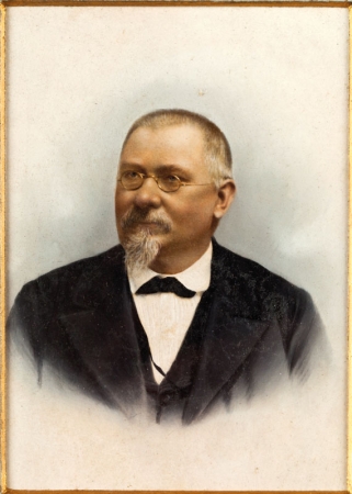 Kolorovaná fotografie V. Náprstka; provedl a daroval J. Eckert 1885
