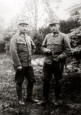 Gustav Saudek, vlevo