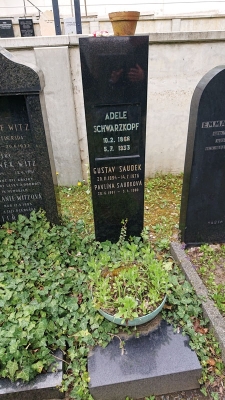 Pražské Olšany, náhrobek Adele Schwarzkopfové
a Gustava Saudka