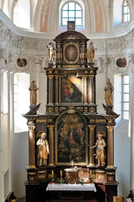 Hlavní oltář kostela Nejsvětější Trojice