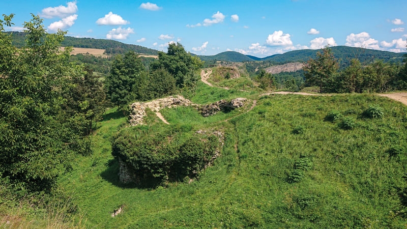 Pozůstatky tetínského hradu ze 13. století