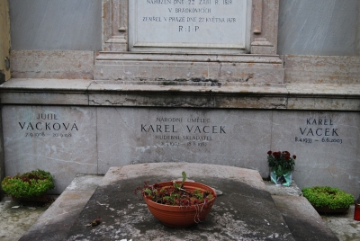 Hrobka národního umělce Karla Vacka, Vyšehradský hřbitov