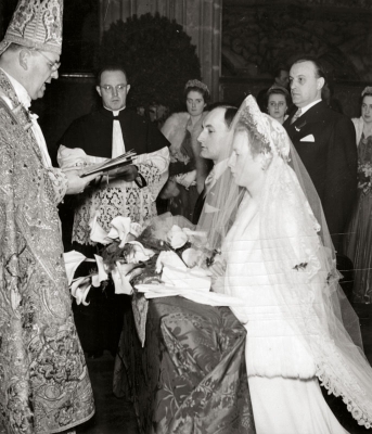 Svatba Jiřího s Josefou Thurn-Taxis ve svatovítském chrámu 
30. 3. 1940, oddávající Antonín Bořek-Dohalský, 
vpravo Zdeněk Bořek-Dohalský coby svědek