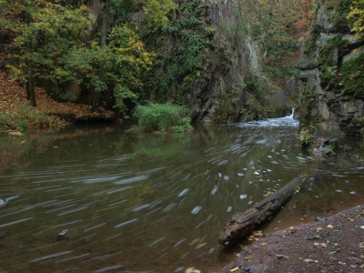 Vodopád v přírodní rezervaci Skryjská jezírka
