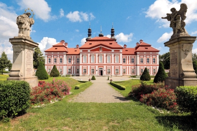 Muzeum a galerie severního Plzeňska v Mariánské Týnici, 
která je z dílny architekta Santiniho