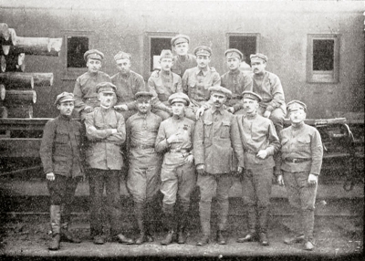 Část členů Národní rady v Rusku, Čeljabinsk nádraží, květen 1918
