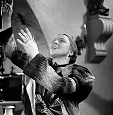 From the fi lm Loving Is Forbidden (1938)