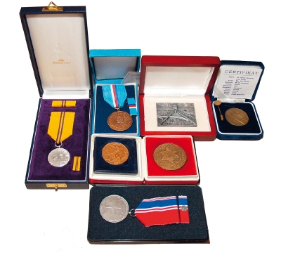 Pamětní medaile a vyznamenání