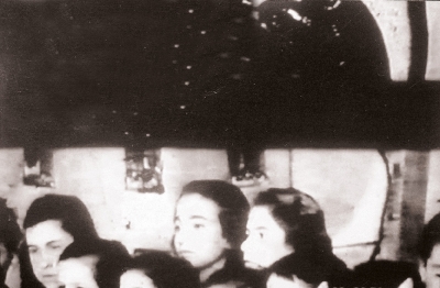 Film Kurta Gerrona „Theresienstadt“,
scéna z dětské opery Brundibár (Anna první zleva)