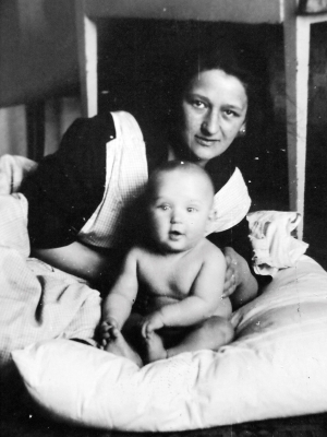 Arnošt with mother (1926)