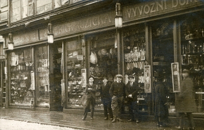 Father Jaroslav Růžička, owner of the toy shop (second from the
right), with his colleagues, around 1925