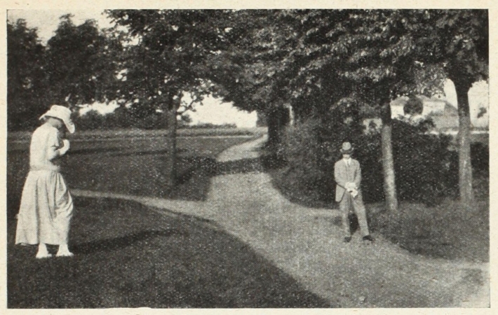 Manželé Benešovi na cestě k paloučku v r. 1922