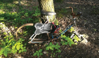 Nedaleko Měřína narazíte na velmi svérázný 
pomník zbloudilého cyklisty