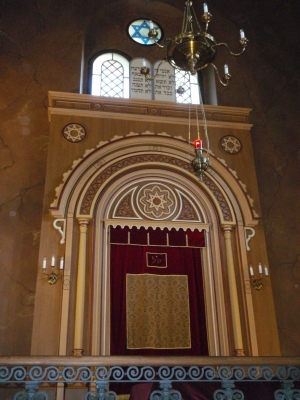 Interiér krnovské synagogy