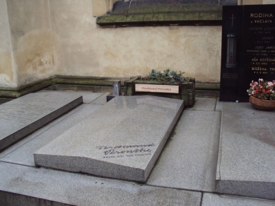 Hrob Ferdinanda Peroutky
na Vyšehradském hřbitově, foto © archiv Společnosti Ferdinanda Peroutky; Wikimedia Commons