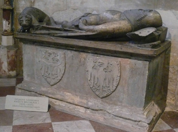 Opukový náhrobek knížete Břetislava I. v katedrále sv. Víta, foto © Wikimedia Commons