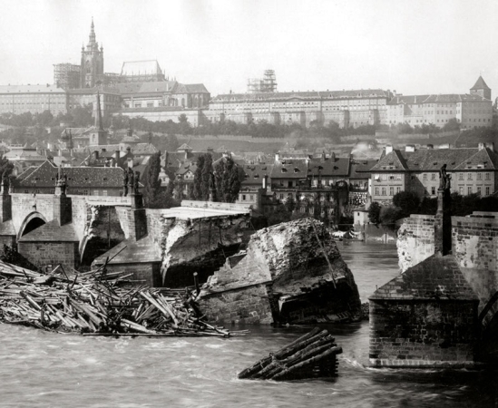 Stržený Karlův most, září 1890
