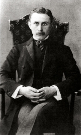 Adolf Loos, kolem roku 1904, fotografie Otto Mayer
