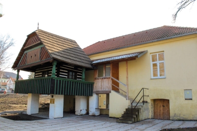 Domek v Obříství, který Čech koupil na národopisné výstavě v Praze 1895